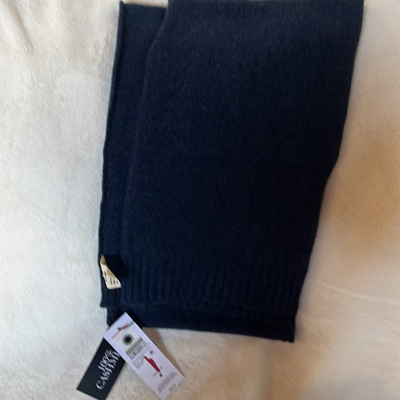 UGG East Wood Cashmere Scarf - Picture 4 of 4